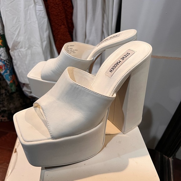 Heels - Picture 3 of 3